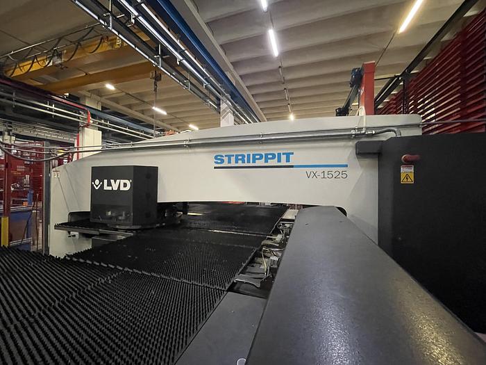 Installata Punzonatrice Cnc LVD STRIPPIT VX-1525 con Robot KUKA