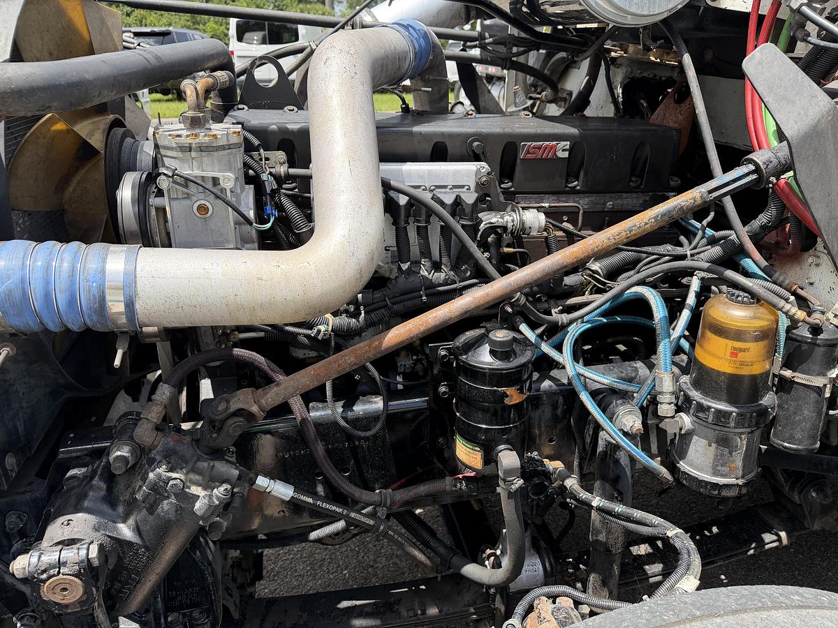Used 2000 Freightliner FLD 120