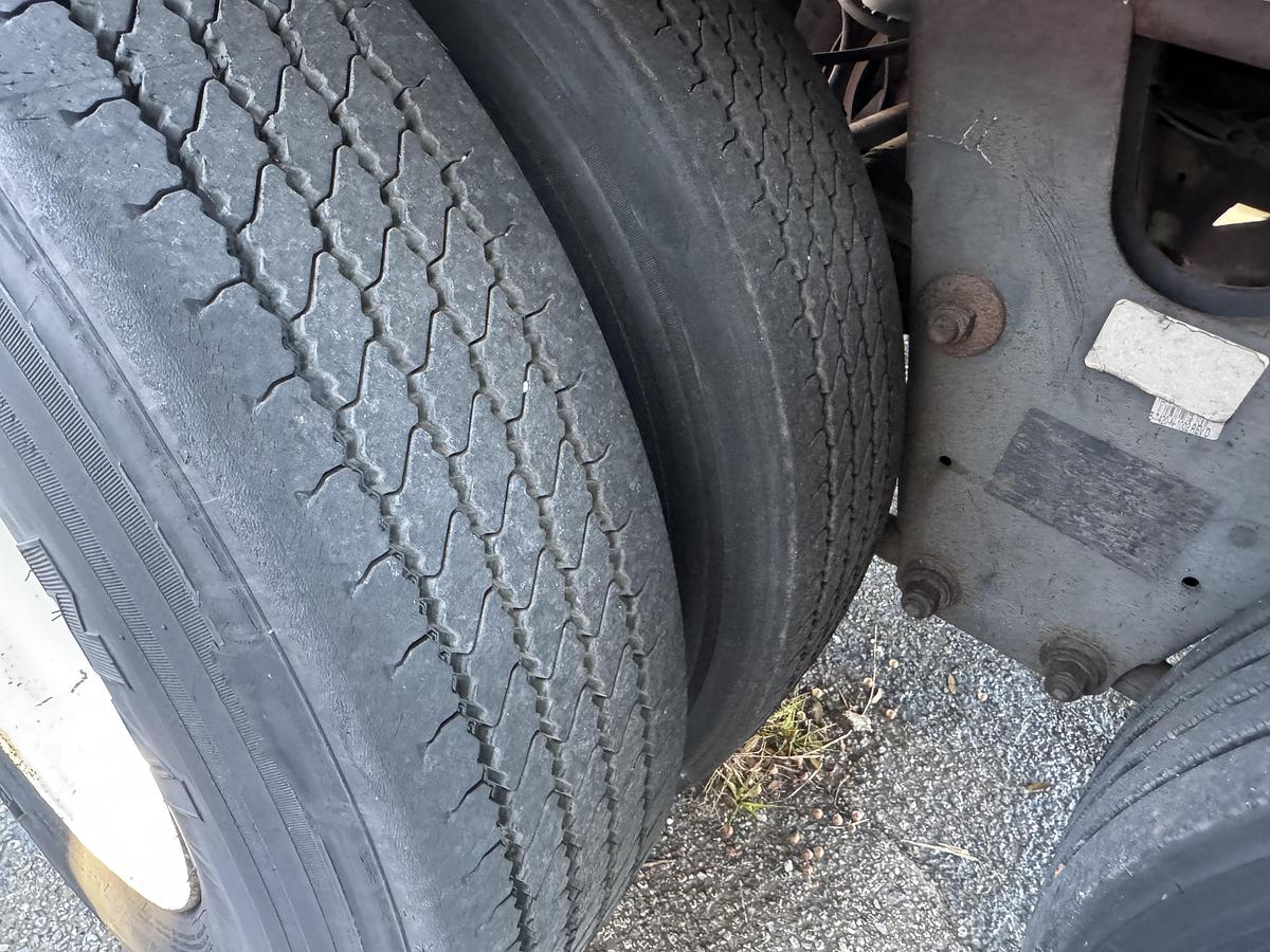 Used 2005 GREAT DANE 53FT DRYVAN TRAILERS WITH LIFTGATES