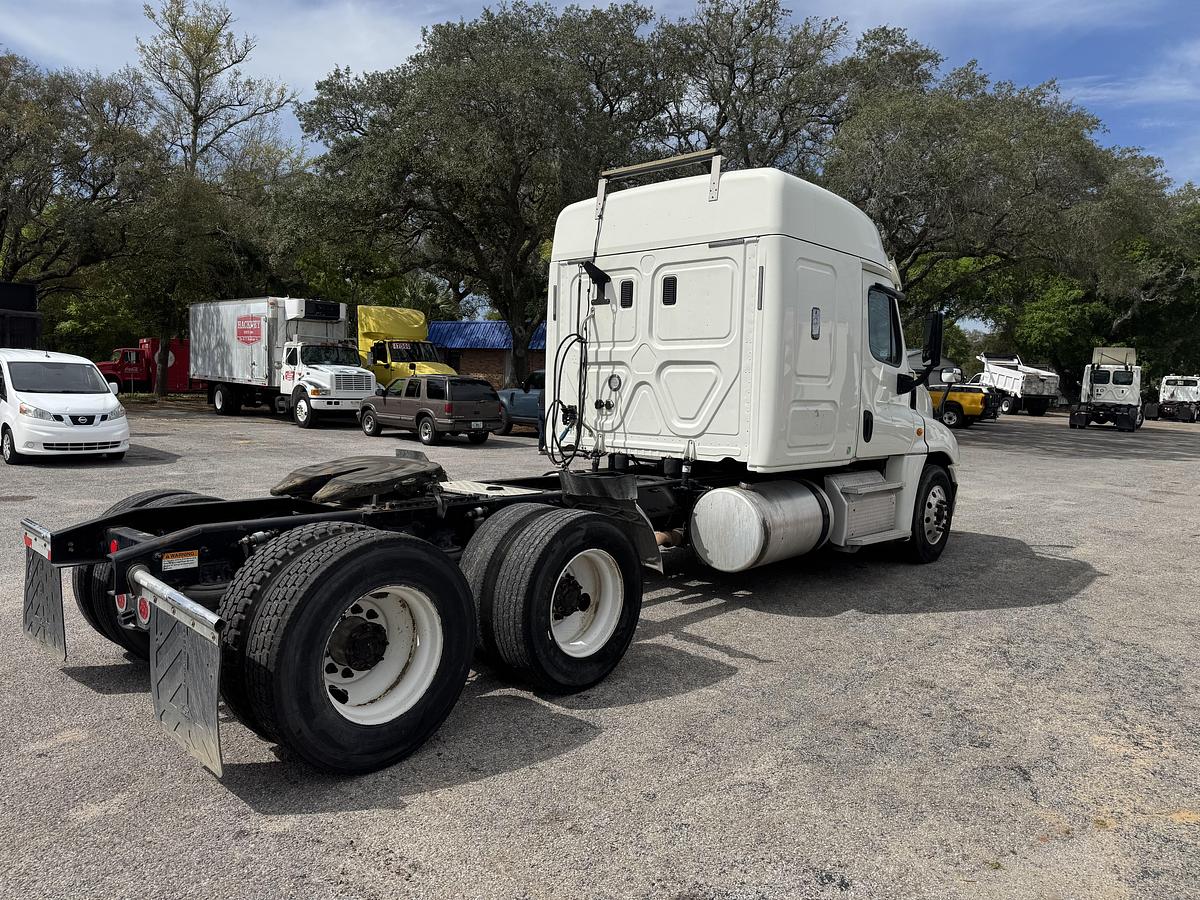 Used 2016 Freightliner® CASCADIA
