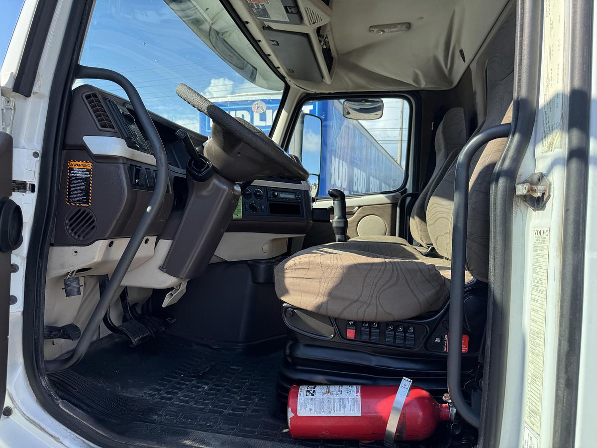 Used 2012 VOLVO VNM 64T
