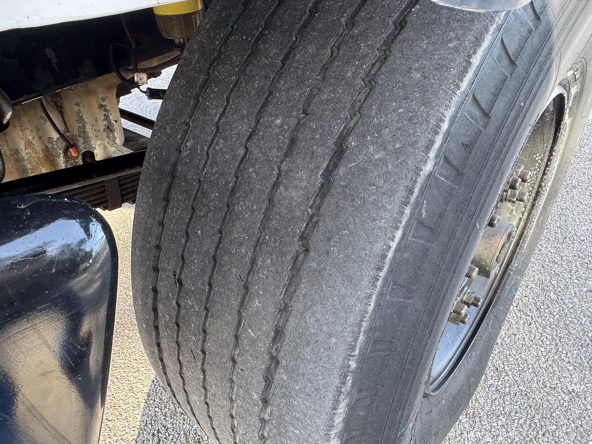 Used 2006 STERLING LT9513