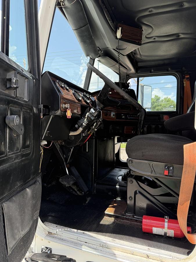 Used 2000 Freightliner FLD 120