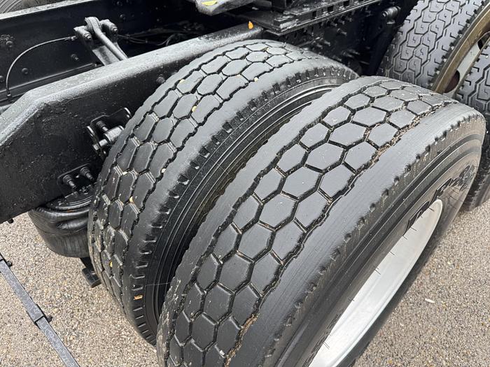 Used 2003 VOLVO VNL 64T