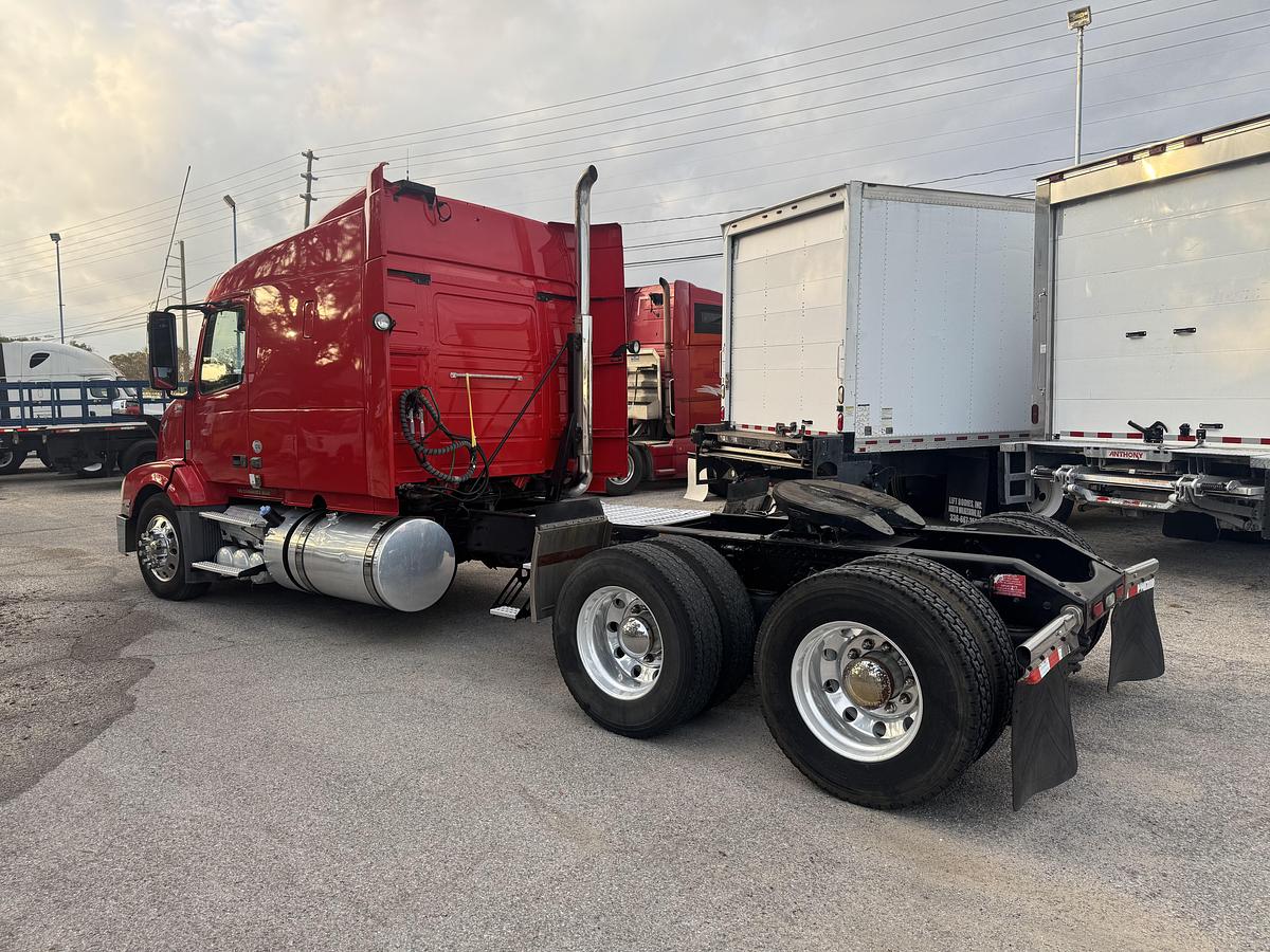 Used 2013 VOLVO VNL 64T