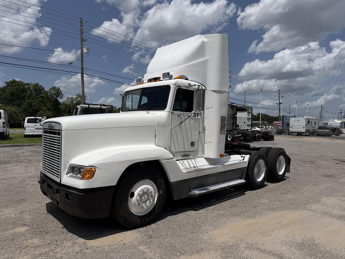 Used 2000 Freightliner FLD 120