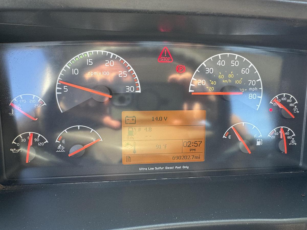 Used 2012 VOLVO VNM 64T