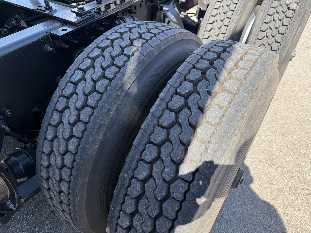 Used 2019 Freightliner CASCADIA 126