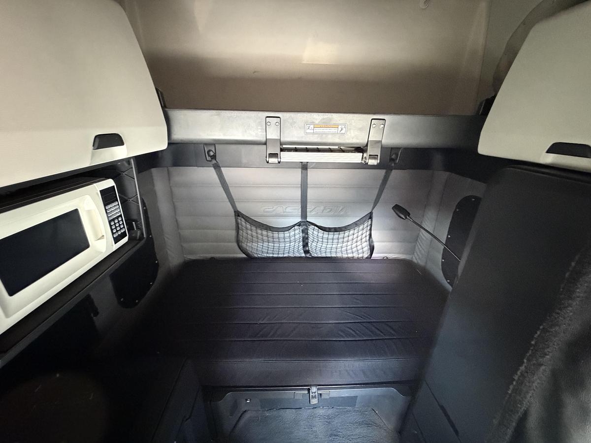 Used 2019 Freightliner CASCADIA 126