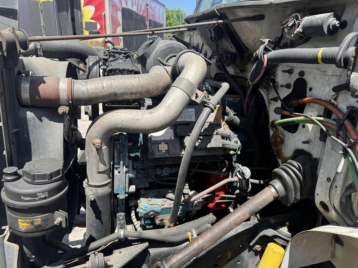 Used 2001 INTERNATIONAL 4700