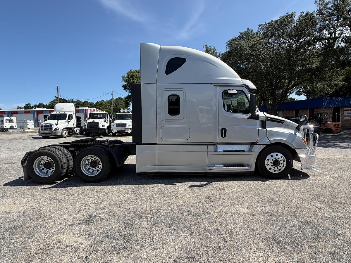 Used 2019 Freightliner CASCADIA 126