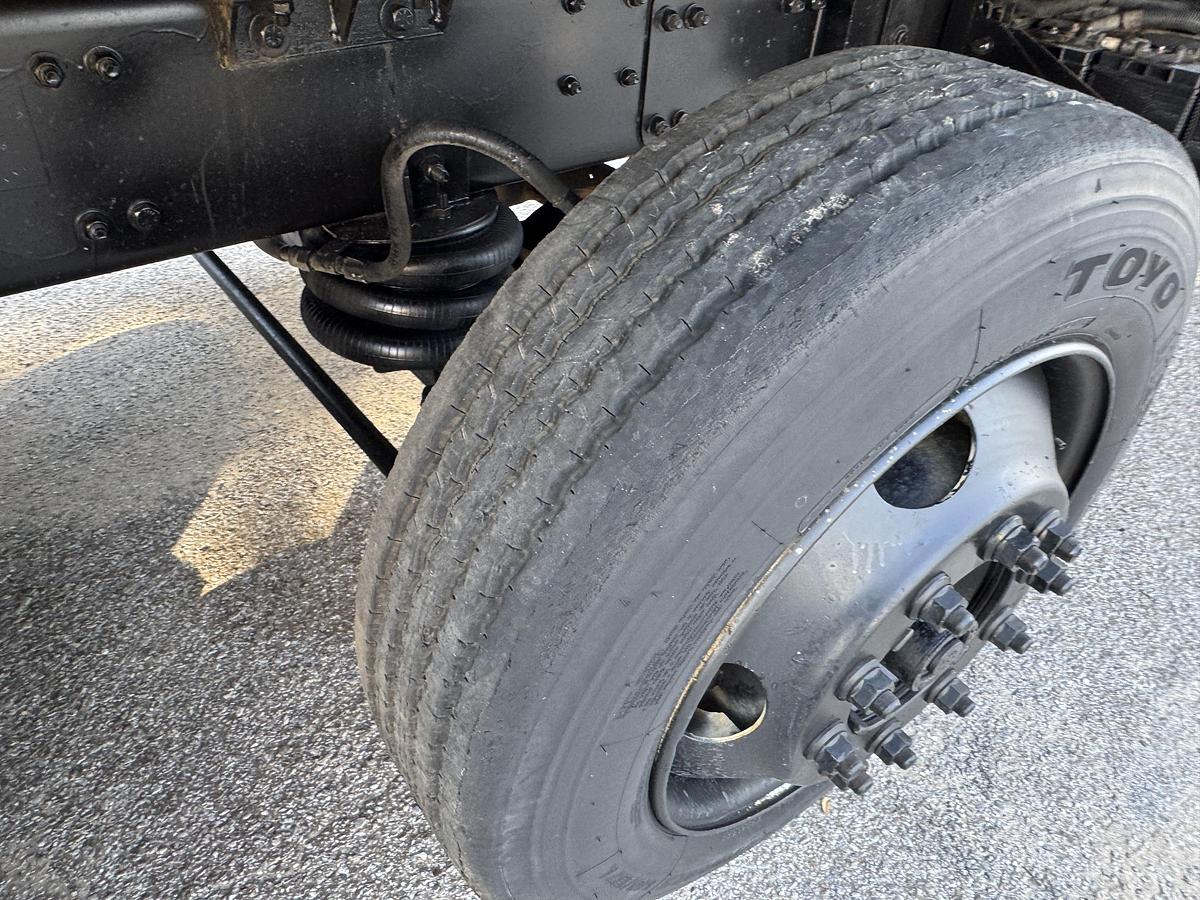 Used 2006 STERLING LT9513