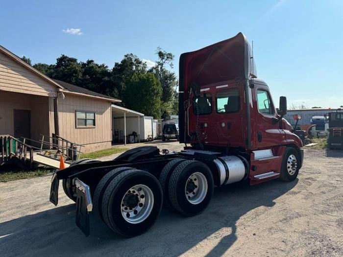 Used 2019 Freightliner® Cascadia®