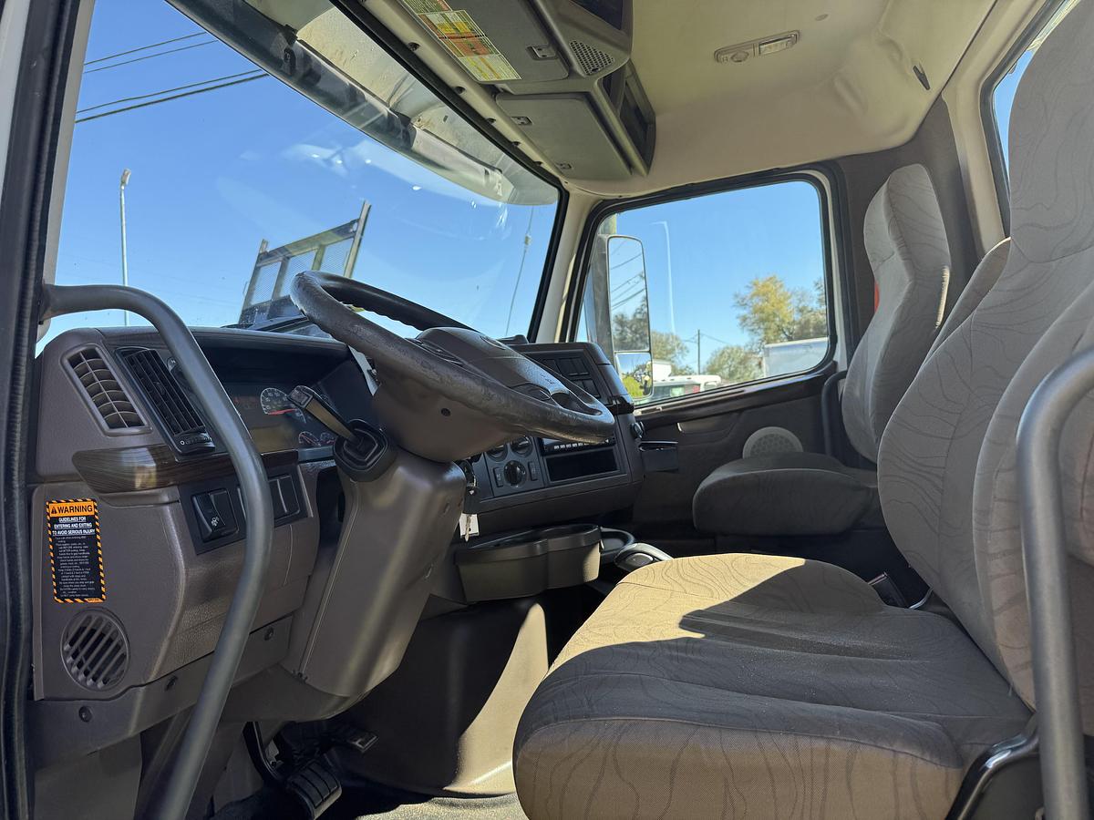 Used 2016 VOLVO VNL
