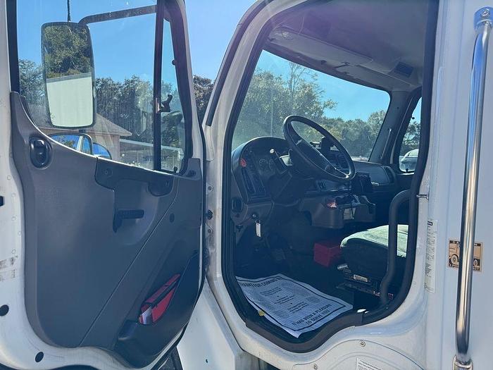 Used 2007 FREIGHTLINER M2 106