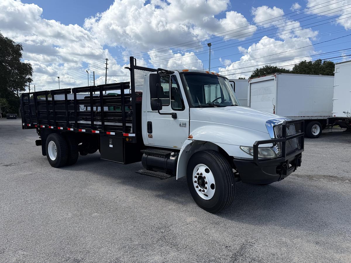 Used 2004 INTERNATIONAL 4300