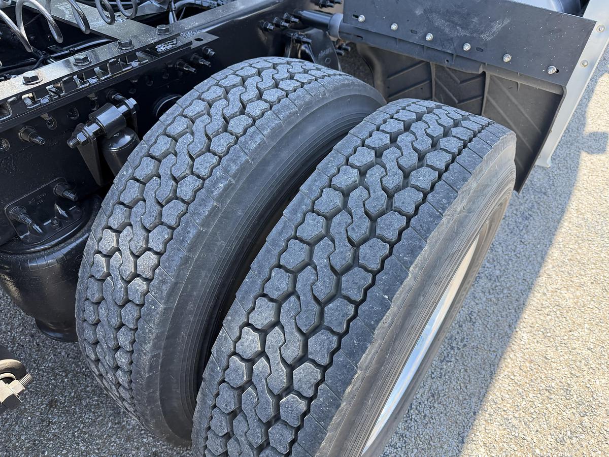 Used 2019 Freightliner CASCADIA 126