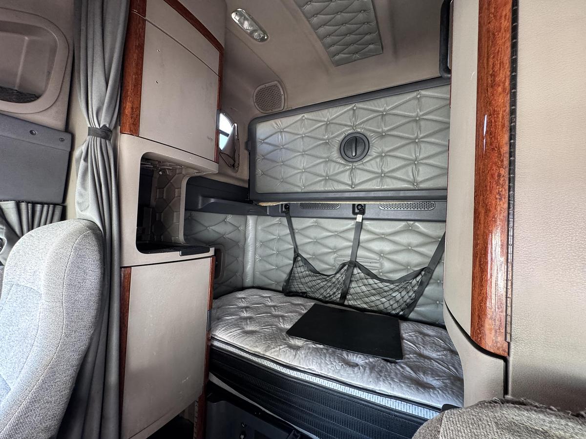 Used 2010 Freightliner® CASCADIA