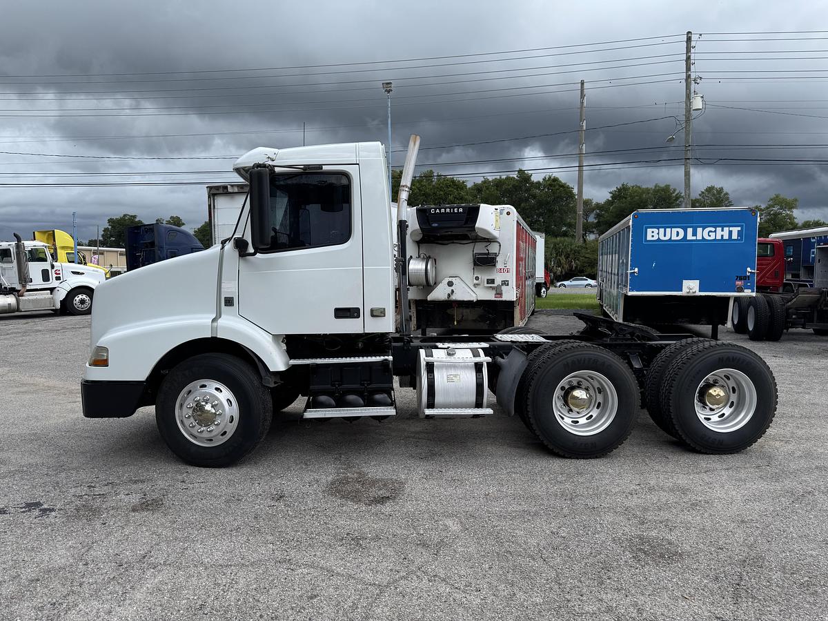 Used 2010 VOLVO VNM64T