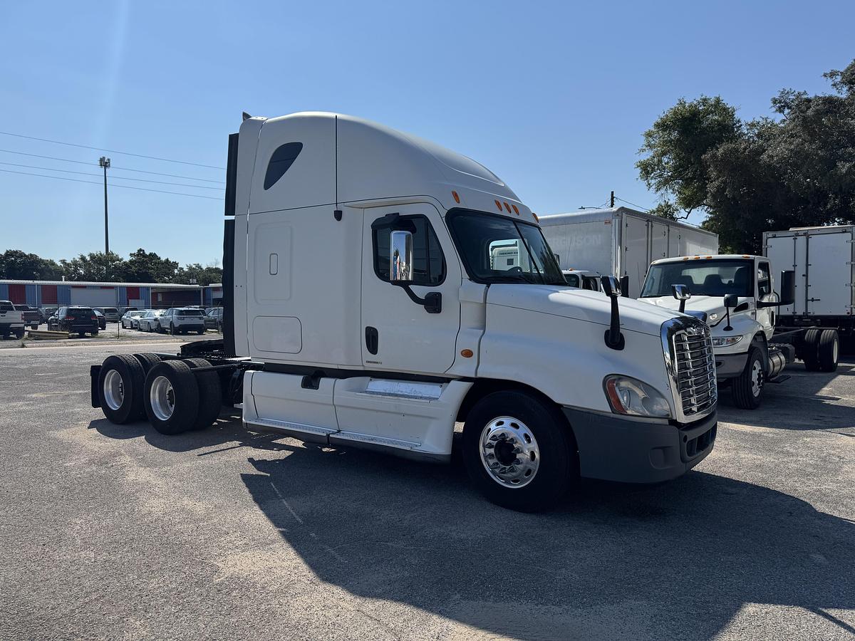 Used 2010 Freightliner® CASCADIA