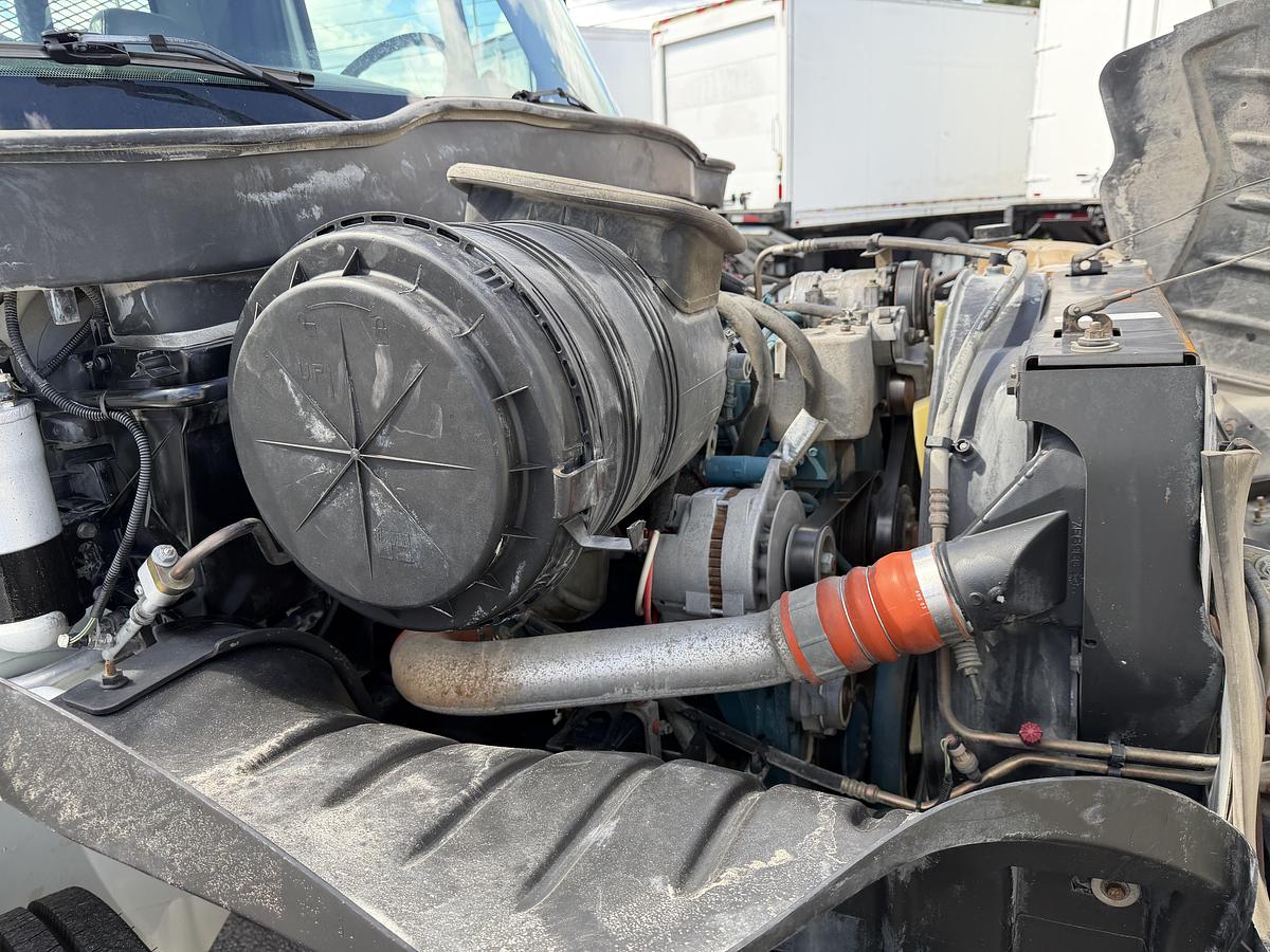 Used 2004 INTERNATIONAL 4300