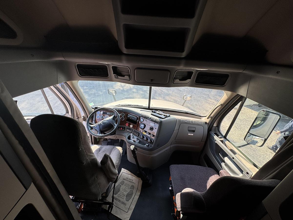 Used 2013 Freightliner® CASCADIA