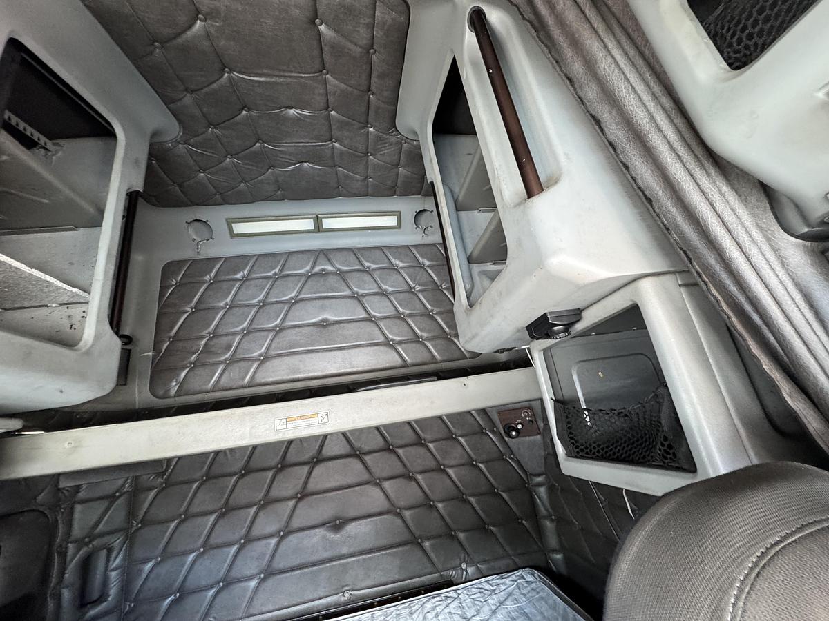 Used 2006 Freightliner® CLASSIC XL