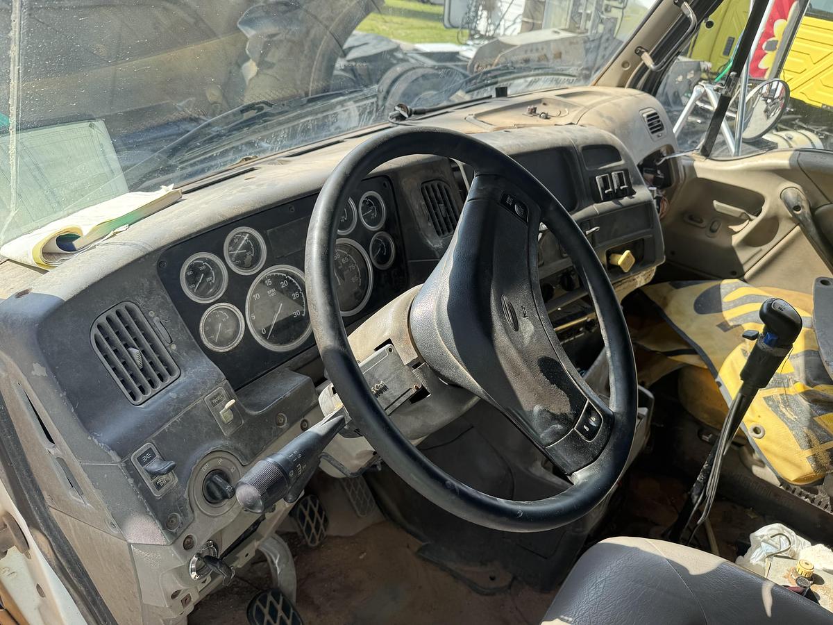 Used 2006 STERLING LT9500