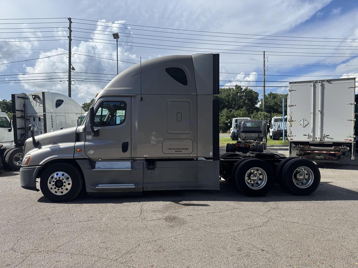 Used 2013 Freightliner CASCADIA