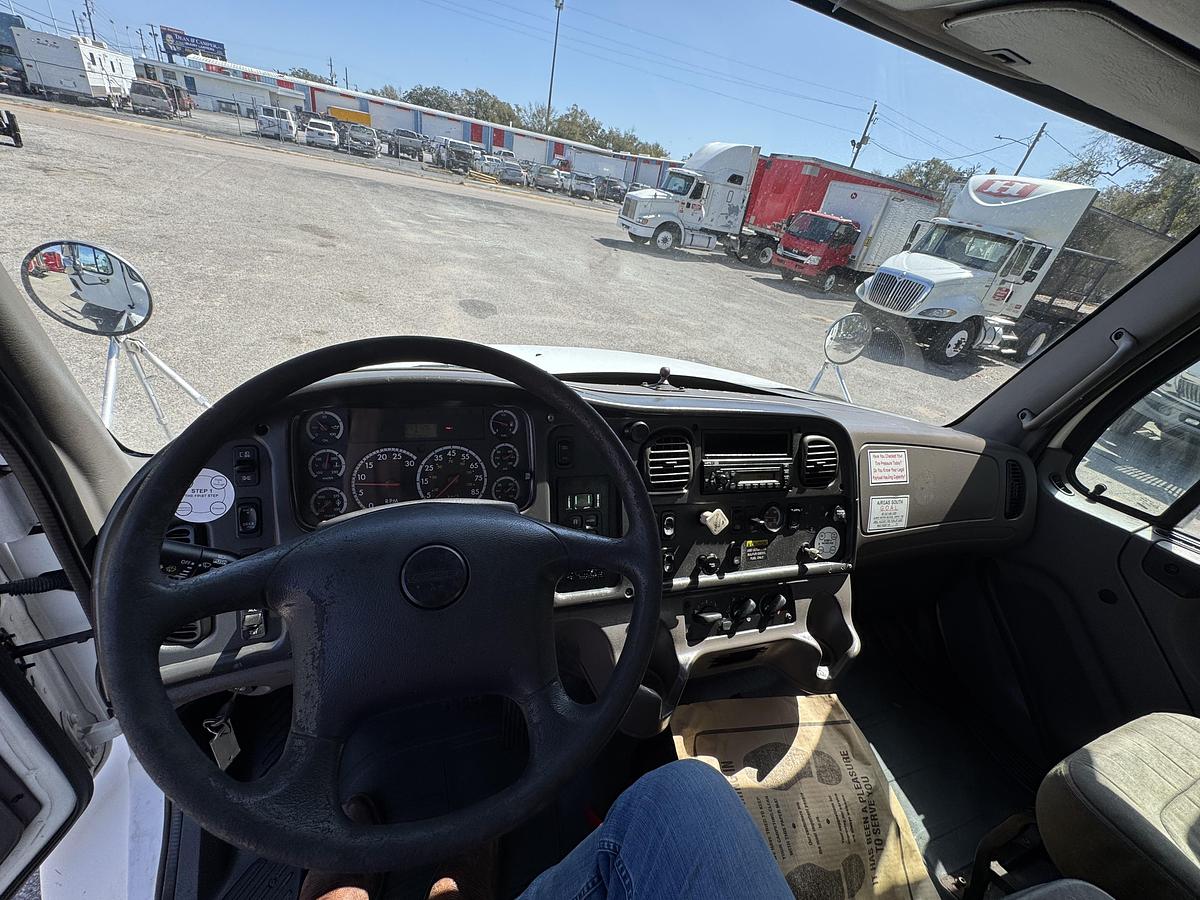 Used 2009 Freightliner® M2 106