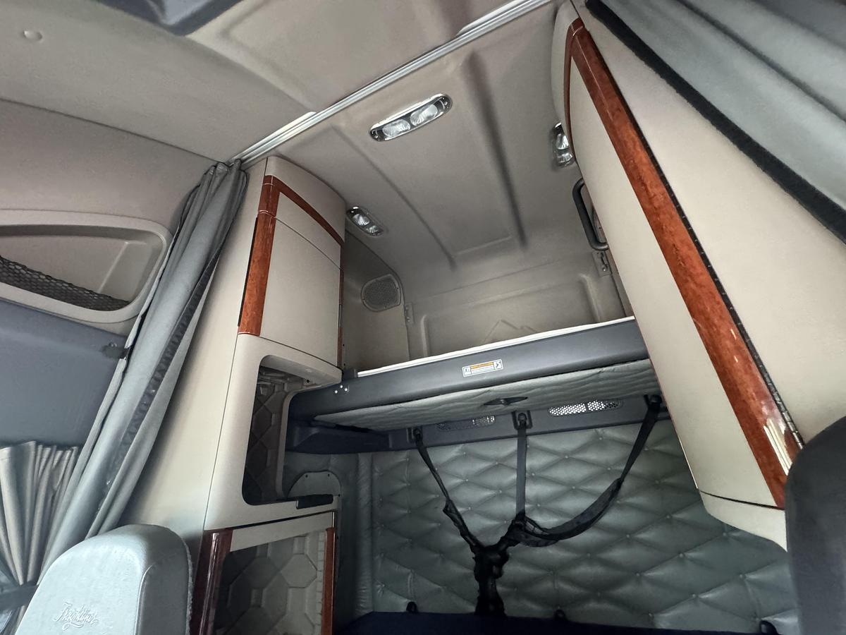 Used 2017 Freightliner® CASCADIA