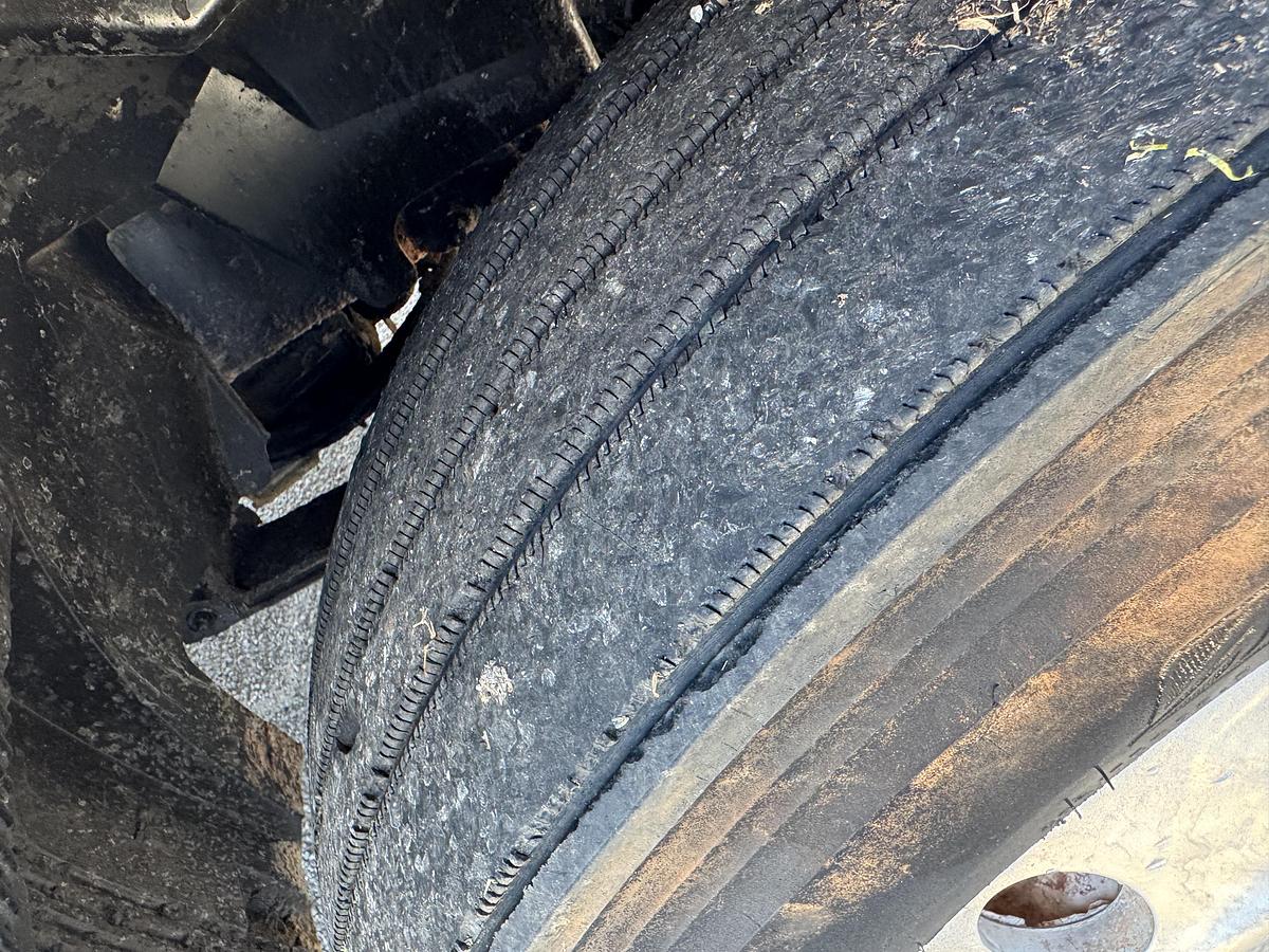 Used 2012 VOLVO VNM 64T