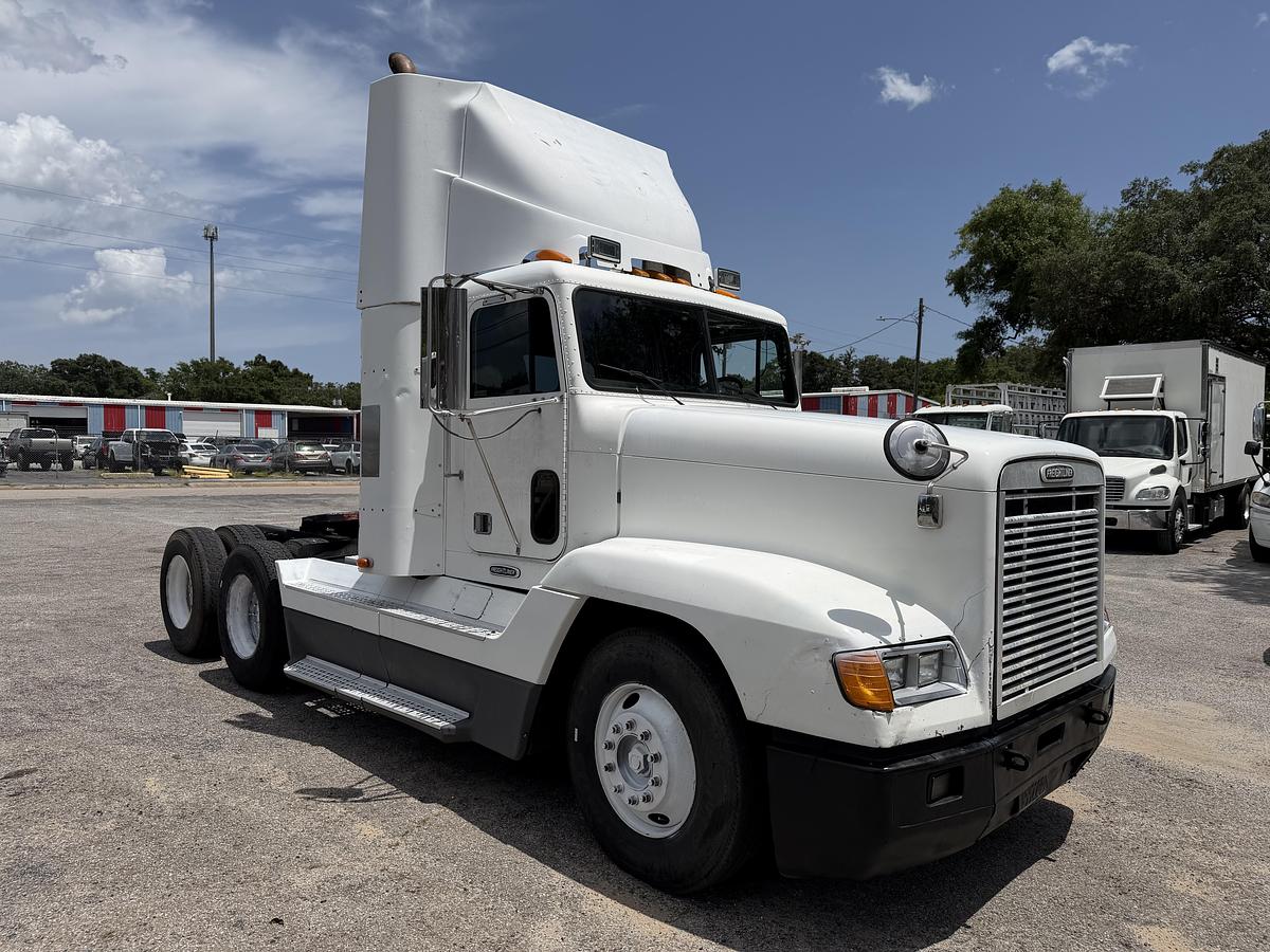 Used 2000 Freightliner FLD 120