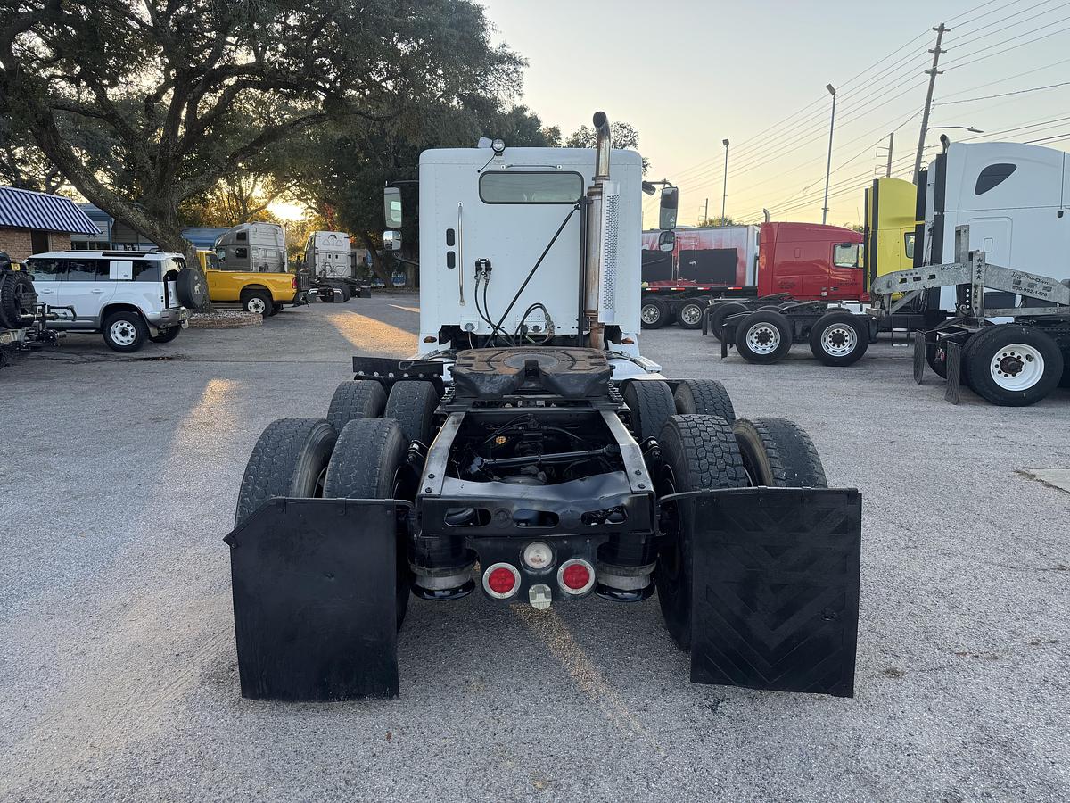 Used 2005 Freightliner® COLUMBIA