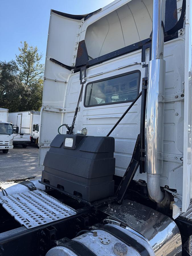 Used 2013 VOLVO VNM 64T
