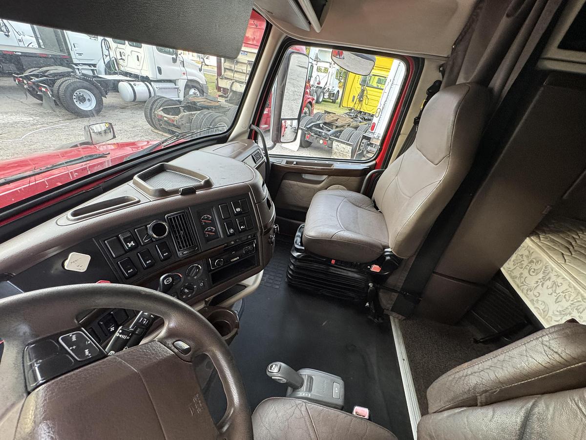 Used 2013 VOLVO VNL 64T