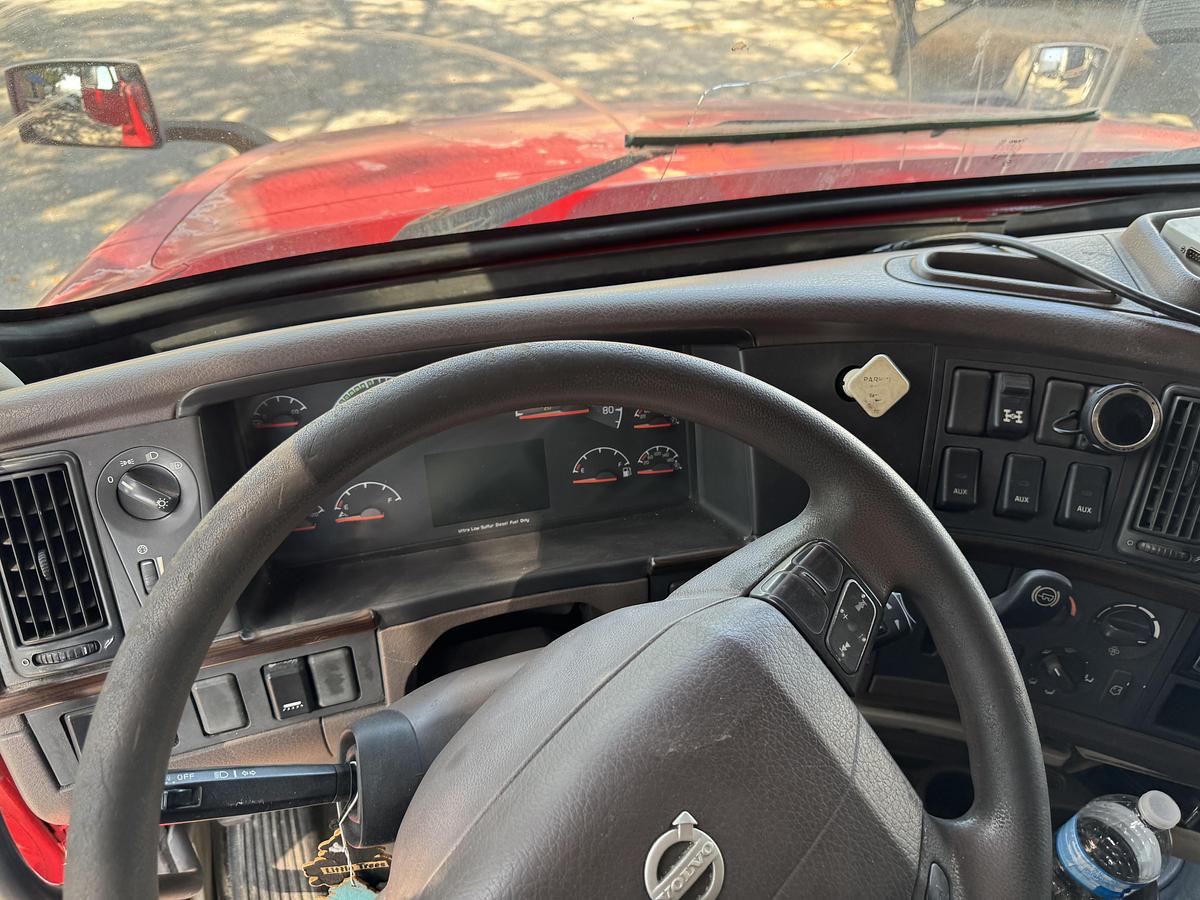 Used 2013 VOLVO VNL 64T