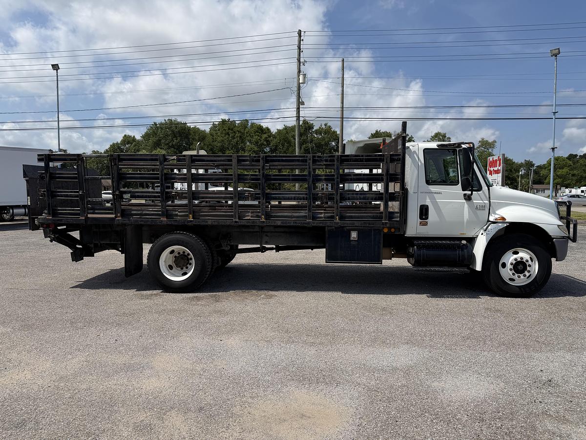Used 2004 INTERNATIONAL 4300