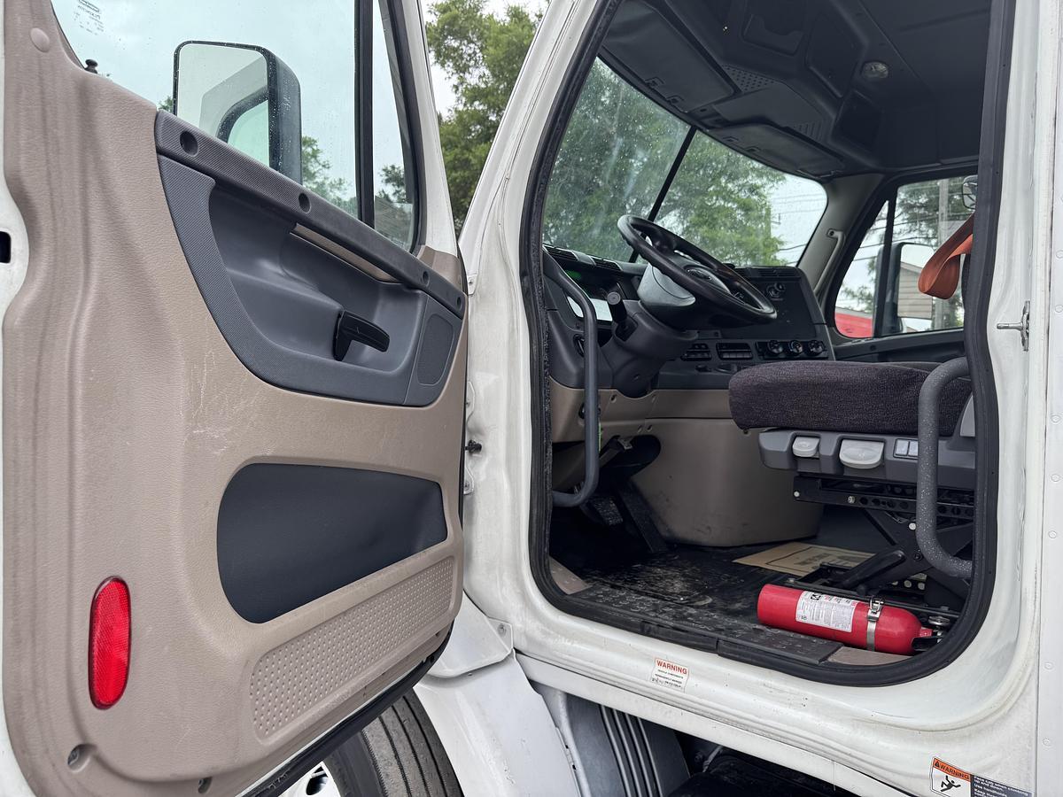 Used 2016 Freightliner® CASCADIA