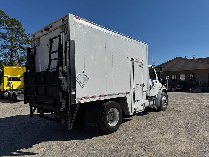 Used 2007 FREIGHTLINER M2 106