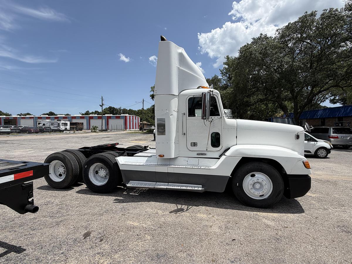 Used 2000 Freightliner FLD 120