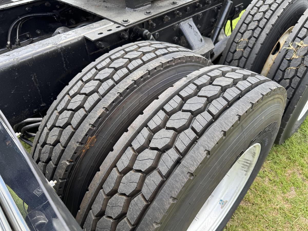 Used 2005 Peterbilt 378