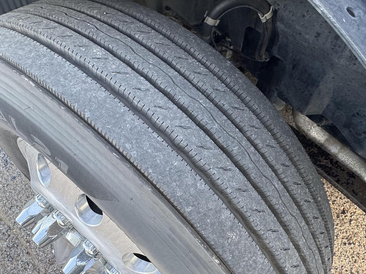 Used 2005 VOLVO VNL 780