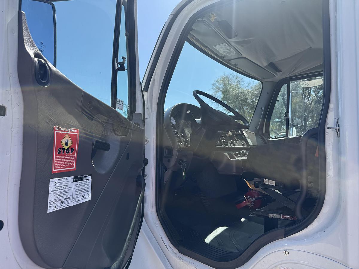 Used 2009 Freightliner® M2 106