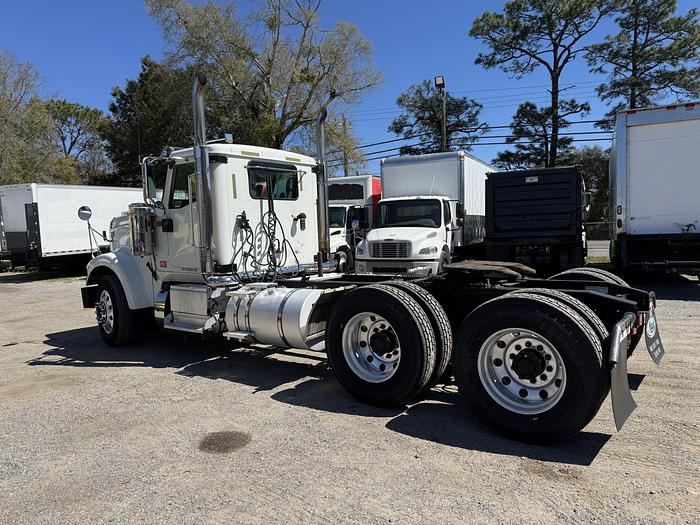 Used 2016 International® 9900i
