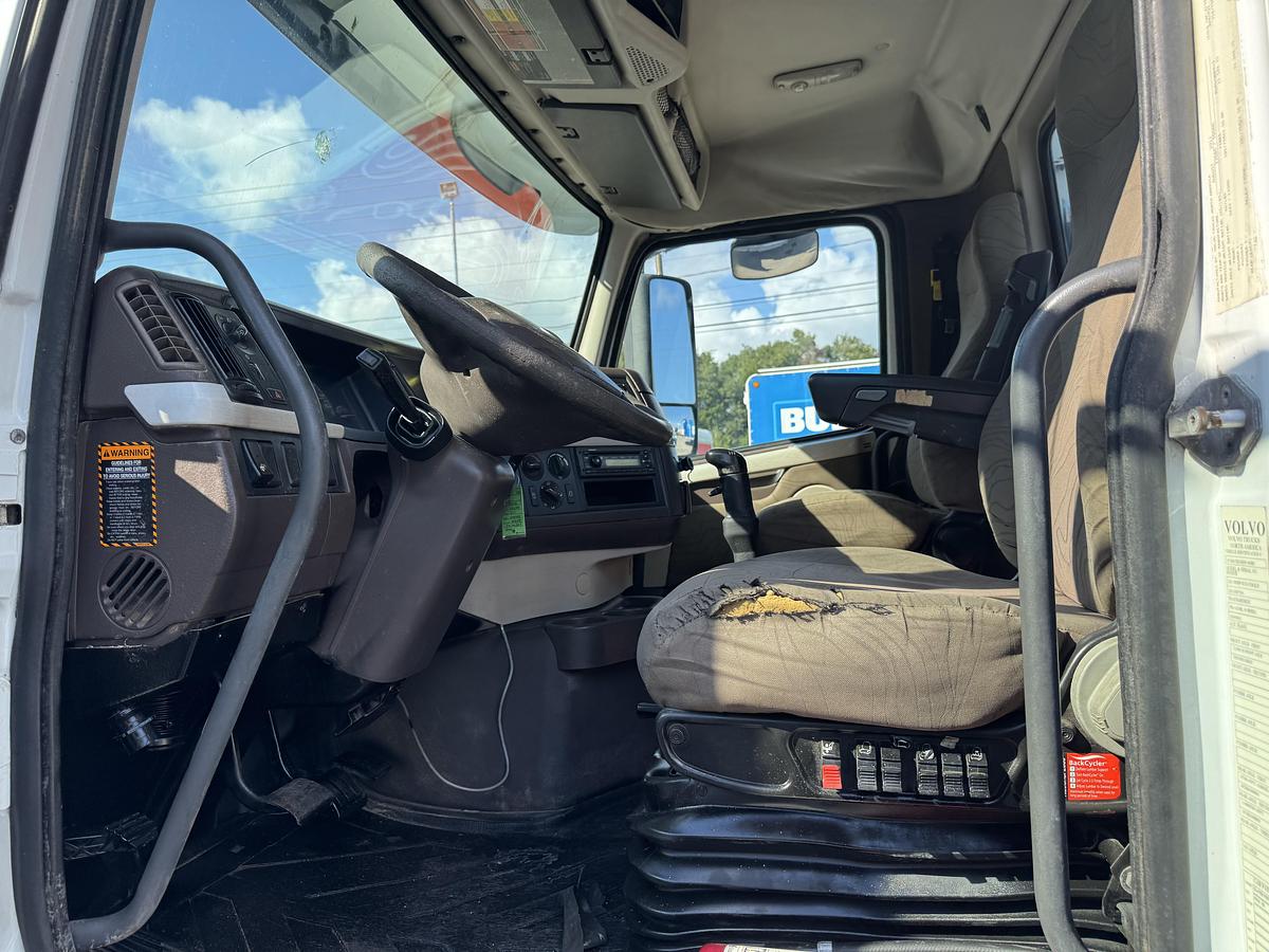 Used 2013 VOLVO VNM 64T
