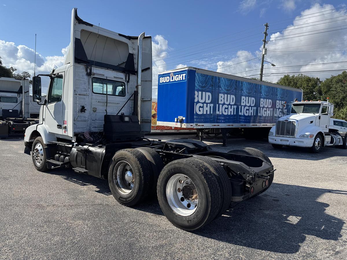 Used 2012 VOLVO VNM 64T