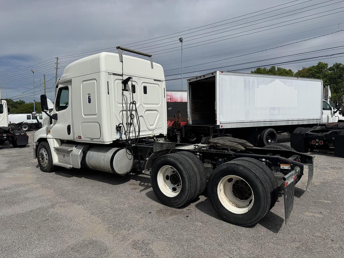 Used 2016 Freightliner® CASCADIA
