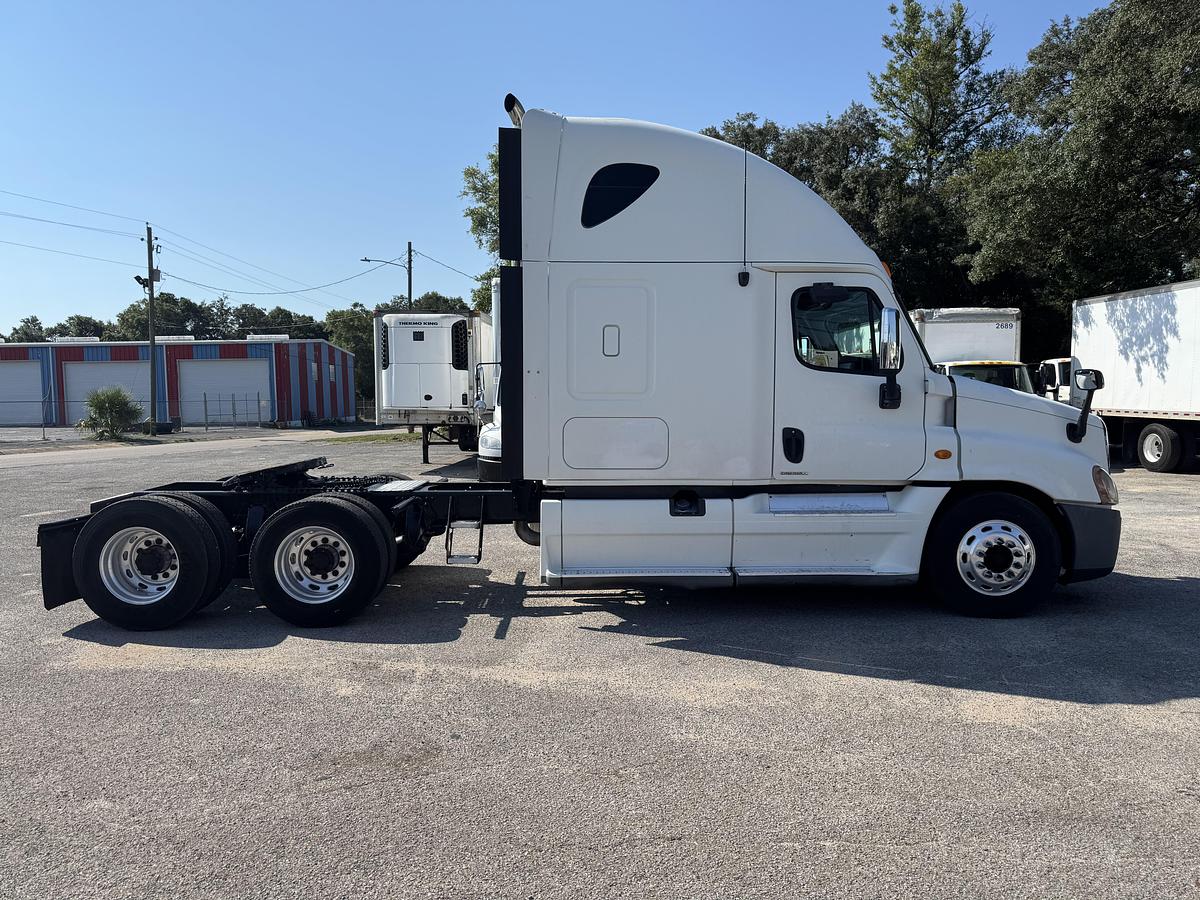 Used 2010 Freightliner® CASCADIA