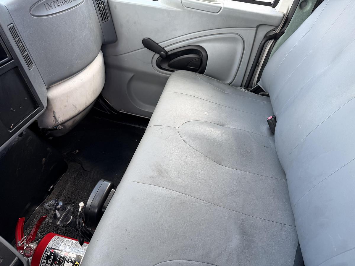 Used 2004 INTERNATIONAL 4300